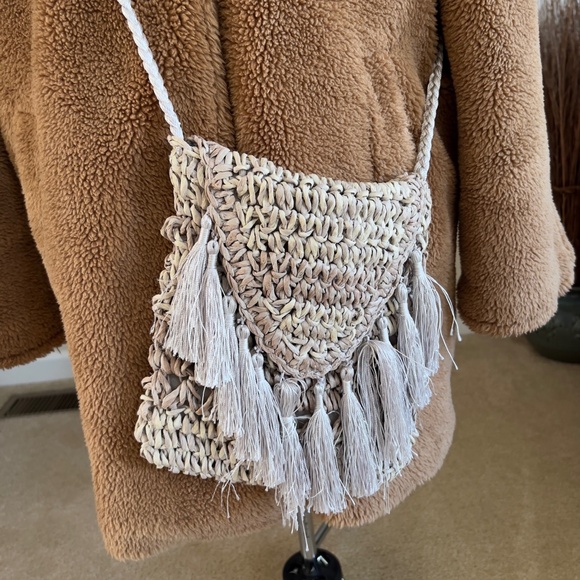 Cappelli Straworld Beige Woven Fringe Crossbody Purse - Picture 12 of 14